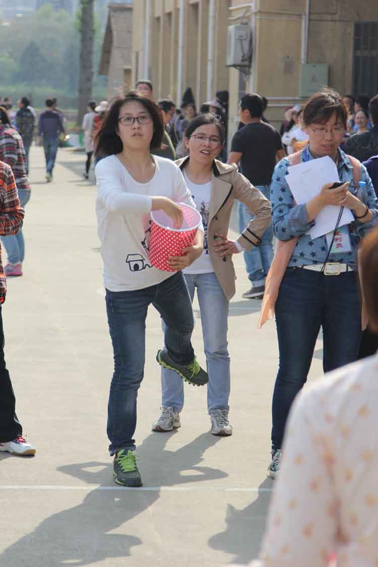 乐动网站-(中国)有限公司员工积极参加院趣味运动会